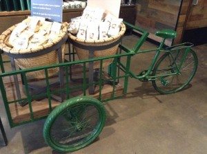 The first Starbucks in Vietnam, New World Saigon Hotel - Coffee in bike cart